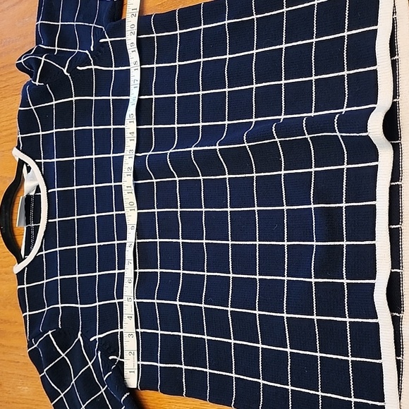 Liz Claiborne Women's Black and White Grid Sweater - Picture 5 of 9